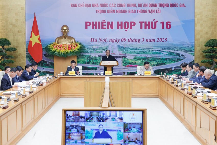 Phiên họp được tổ chức trực tiếp kết hợp trực tuyến giữa đầu cầu trụ sở Chính phủ với 44 tỉnh, thành phố trực thuộc Trung ương. Ảnh VGP