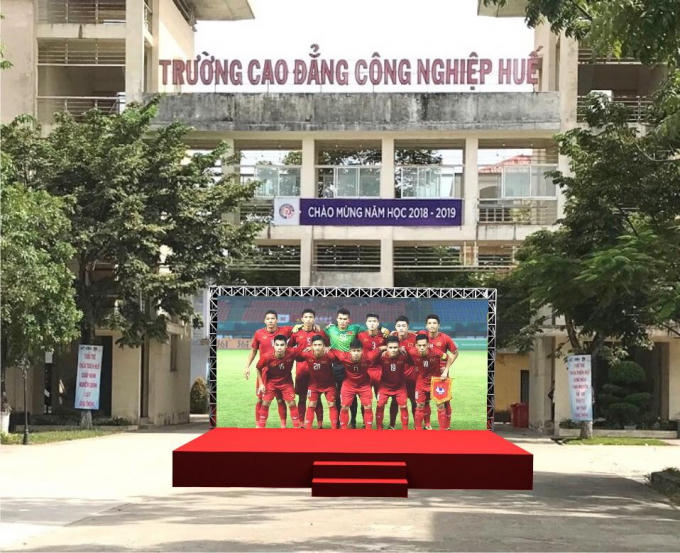 Màn hình full HD và sân khấu tại 70 Nguyễn Huệ .