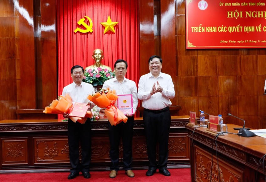 Ông Trần Ngô Minh Tuấn (đứng giữa) giữ chức Chánh Thanh tra tỉnh Đồng Tháp. (Nguồn ảnh: đồng tháp.gov.vn).