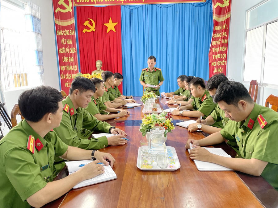 Công an xã Phong Thạnh Tây A, huyện Phước Long (tỉnh Bạc Liêu) tổ chức giao ban quán triệt các mặt công tác.