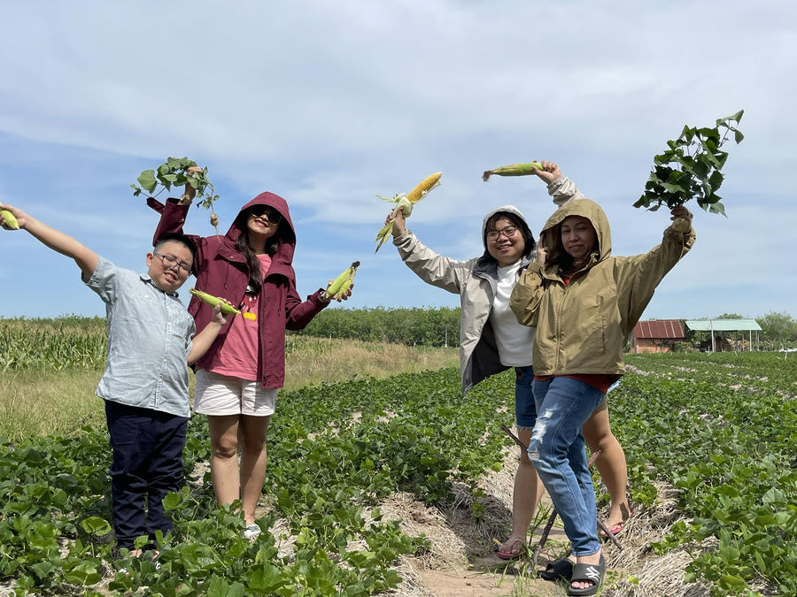 Trong khu vực Đông Nam bộ, Tây Ninh là tỉnh đa dân tộc và đa tôn giáo cùng chung sống hòa hợp, từ đó tạo nên nhiều bản sắc độc đáo của một tỉnh nam bộ. Đồng thời với địa hình đa dạng từ đồng bằng, sông hồ đến đồi núi, địa phương này cũng có rất nhiều thuận lợi để phát triển du lịch nông nghiệp.