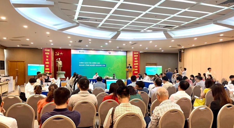 Toàn cảnh hội thảo “Chính sách tài chính cho ngành công nghiệp khoáng sản” .