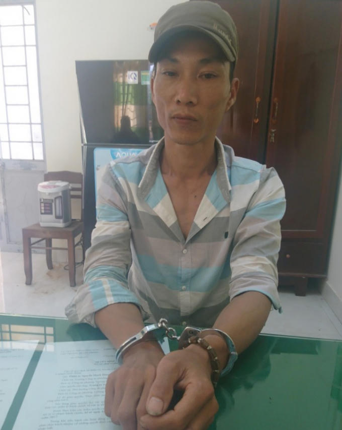 Đối tượng Lê Chí Trung khi bị bắt.