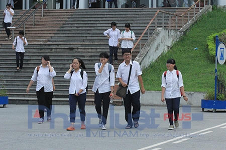 Nhà trường phải công bố tổng mức thu học phí mỗi học sinh/tháng, kèm các khoản thu khác. Ảnh: Loan Bảo.