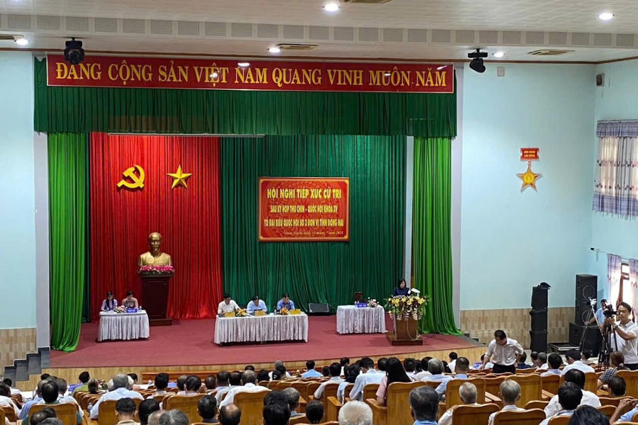 Toàn cảnh buổi tiếp xúc cử tri