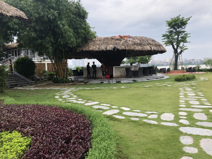 Sau hàng loạt văn bản chỉ đạo xử lý dứt điểm, công trình tiếp tục được xây dựng với quy mô hoành tráng hơn.