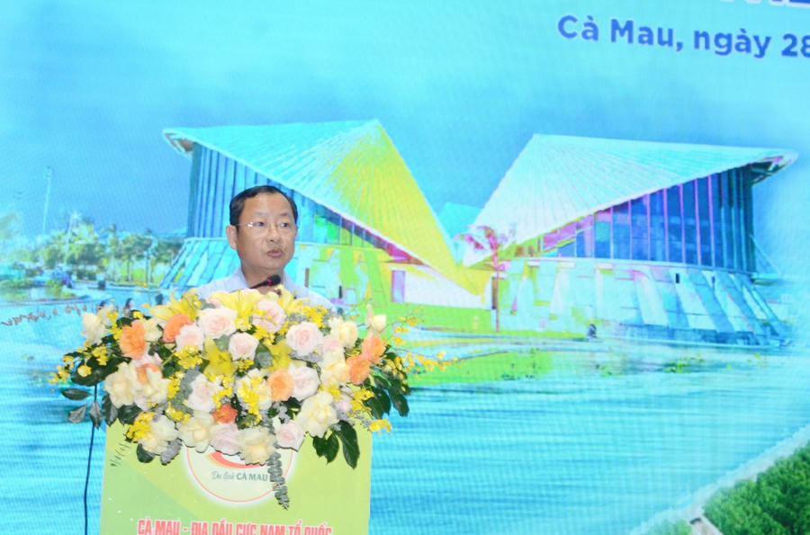 Ông Nguyễn Quốc Thanh - Giám đốc Sở Văn hóa, Thể thao và Du lịch Cà Mau, phát biểu tiếp thu tại Hội thảo.