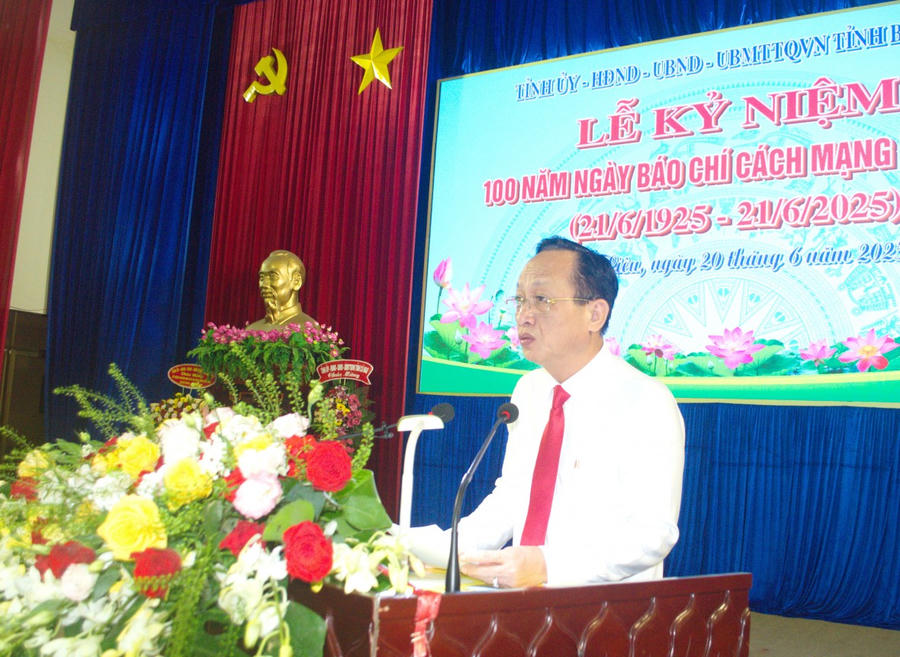 Ông Phạm Văn Thiều - Phó Bí thư Tỉnh ủy, Chủ tịch UBND tỉnh Cà Mau, ôn lại truyền thống 100 năm Ngày Báo chí Cách mạng Việt Nam.