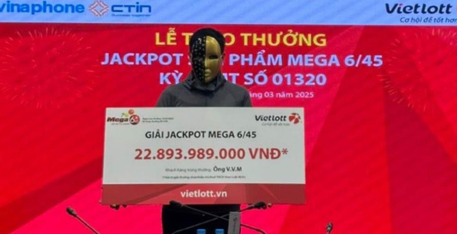 Anh V.V.M nhận giải độc đắc Vietlott gần 23 tỷ đồng. Ảnh: Vietlott
