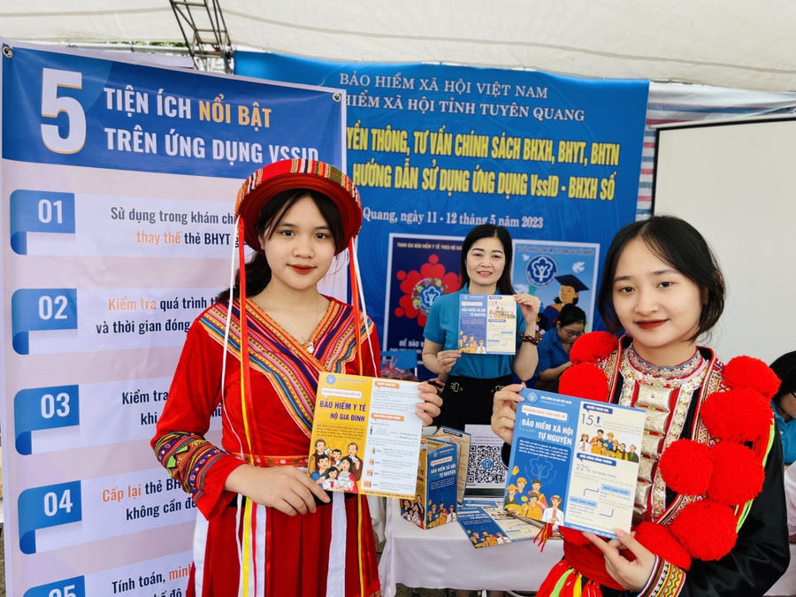 Những lợi ích mà người dân được hưởng từ chuyển đổi số của Ngành BHXH Việt Nam. (Ảnh: BHXH Tuyên Quang)