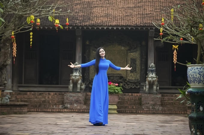 MV "Nhớ mẹ" được thực hiện bởi đạo diễn Anh Quân.