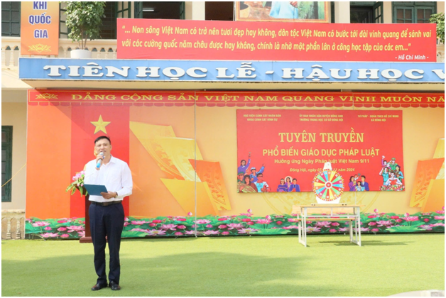 Hiệu trưởng trường THCS Đông Hội - Lưu Hữu Hiền chia sẻ thông điệp “Loại bỏ bạo lực học đường - Vì một trường học hạnh phúc”.