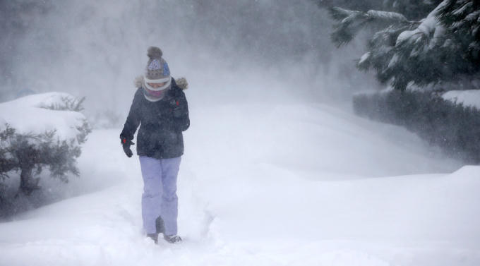 Cơ quan tị nạn của Li&ecirc;n Hợp Quốc cảnh b&aacute;o t&igrave;nh h&igrave;nh đặc biệt đ&aacute;ng b&aacute;o động đối với những người di cư đang bị mắc kẹt tr&ecirc;n c&aacute;c h&ograve;n đảo của Hi Lạp bởi tại nước n&agrave;y hiện c&oacute; hơn 60.000 người tị nạn đến từ Syria. (Ảnh: RT)