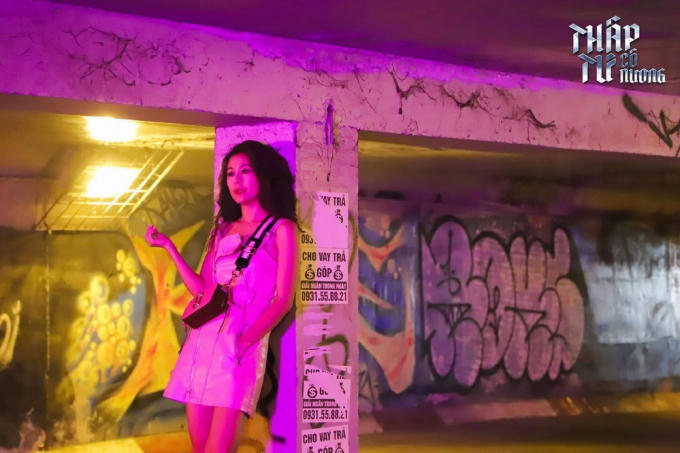 Nam Thư l&agrave;m g&aacute;i giang hồ, diễn cảnh n&oacute;ng trong phim