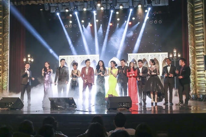 Anh Bằng và Trần Thiện Thanh được  vinh danh tại thánh đường Nhà hát Lớn Hà Nội.