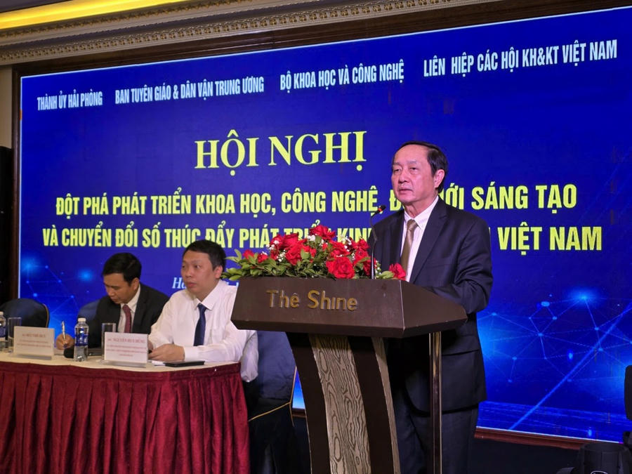 Phó Trưởng ban Tuyên giáo và Dân vận Trung ương Huỳnh Thành Đạt phát biểu tại Hội nghị. (Ảnh: VGP/TG)