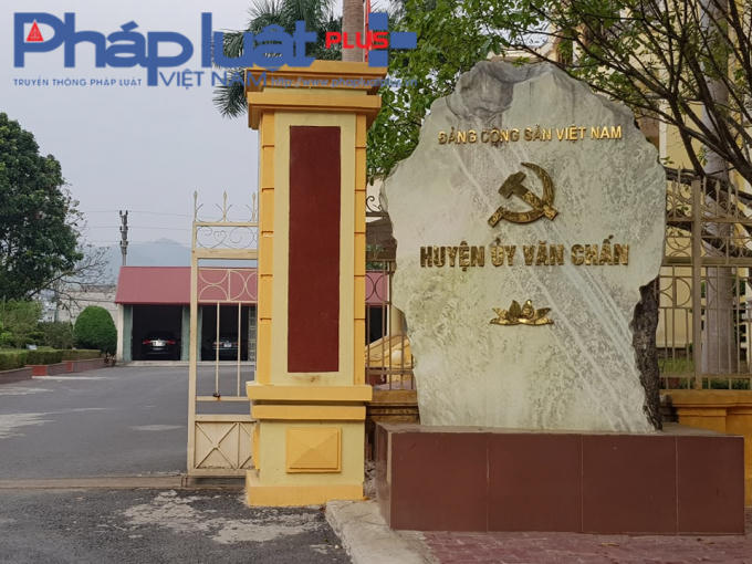 Huyện ủy Văn Chấn.