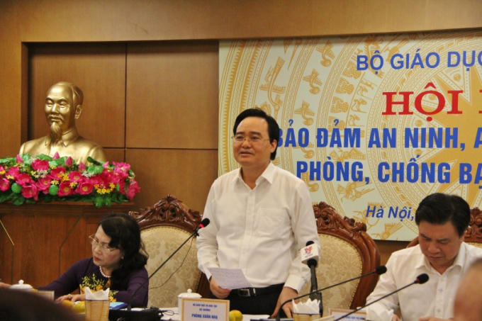 Bộ trưởng Phùng Xuân Nhạ cho rằng, giải pháp cho nạn bạo lực học đường là lấy phòng làm chính.