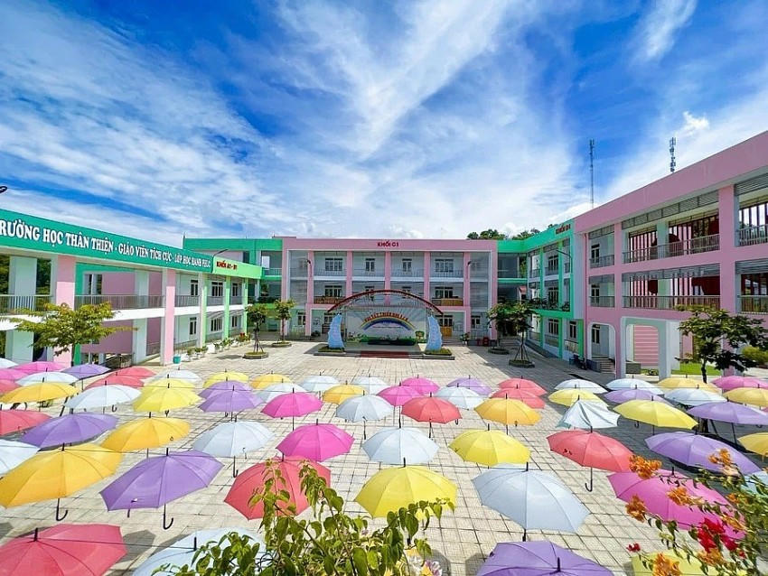 Một góc nhìn khuôn vien trường Mầm non Sông Hiến. (Ảnh: GD&TĐ).