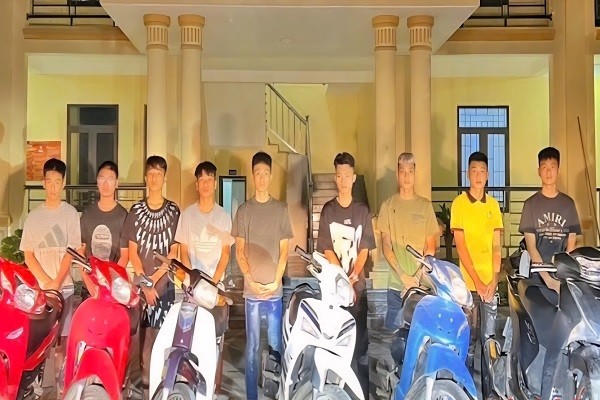 Các đối tượng và tang vật sử dụng lạng lách, đánh võng, địa bàn phường Hoa Lư.