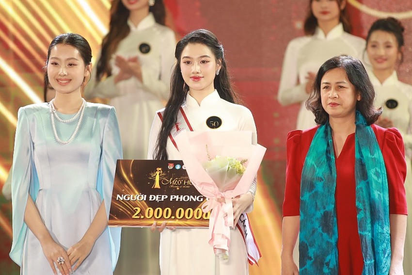 Người đẹp phong cách Ngô Thị Thanh Vân.