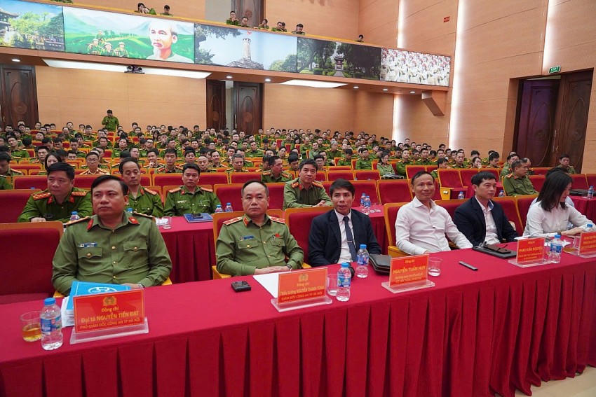 Công an TP Hà Nội đã tổ chức Hội nghị trực tuyến trao đổi chuyên đề chuyển đổi số trong Công an TP Hà Nội năm 2025.