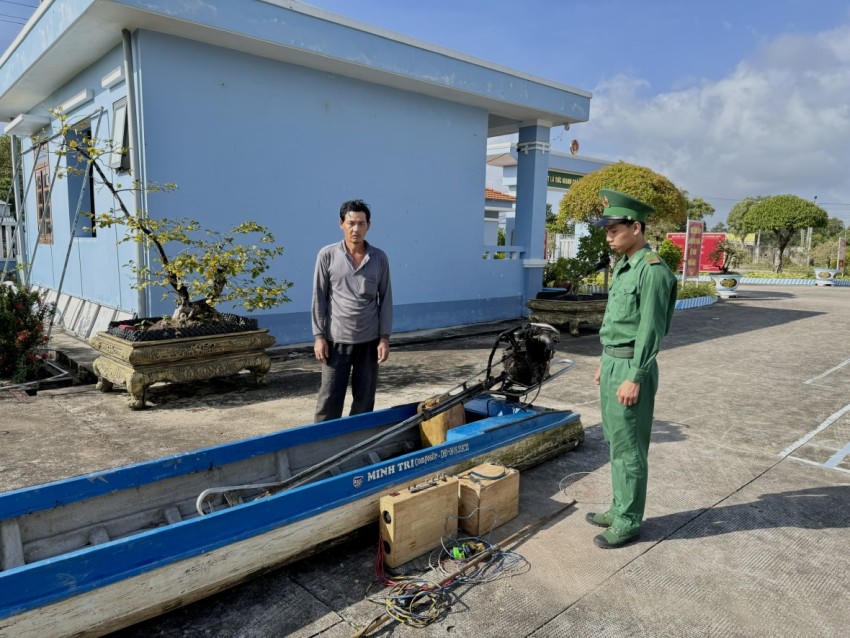 Phương tiện vi phạm được đưa về Đồn Biên phòng Tân Tiến để tiếp tục điều tra, xử lý.