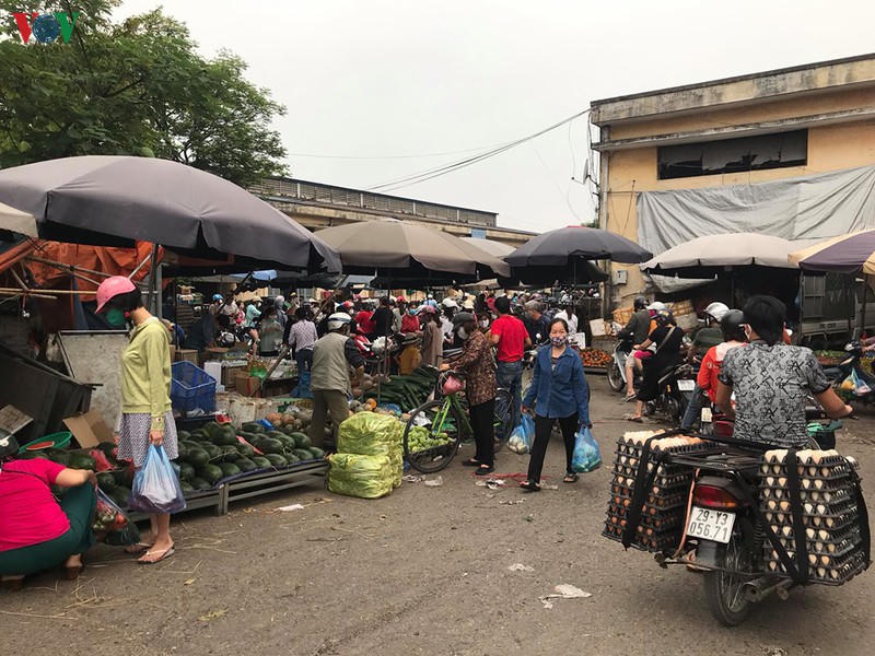 anh: nguoi ha noi binh tinh trong nhung ngay