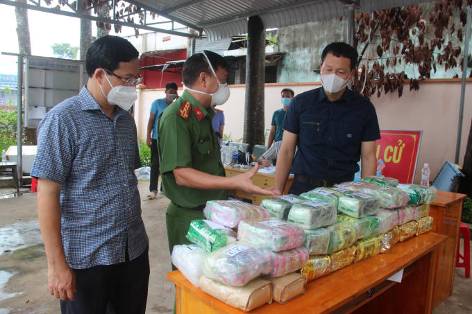 Giám đốc và phó giám đốc Công an tỉnh Đồng Nai trực tiếp chỉ đạo lực lượng triệt phá.