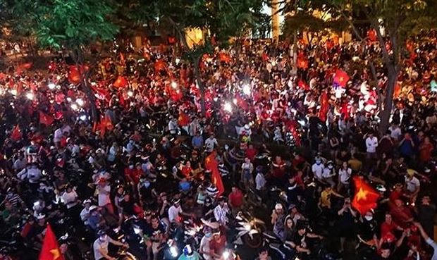 Người dân đổ ra đường ăn mừng chiến thắng của đội tuyển Olympic Việt Nam. (Ảnh minh họa)