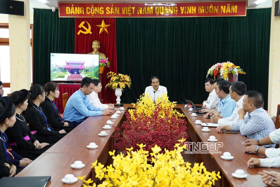 Quang cảnh chương trình làm việc.