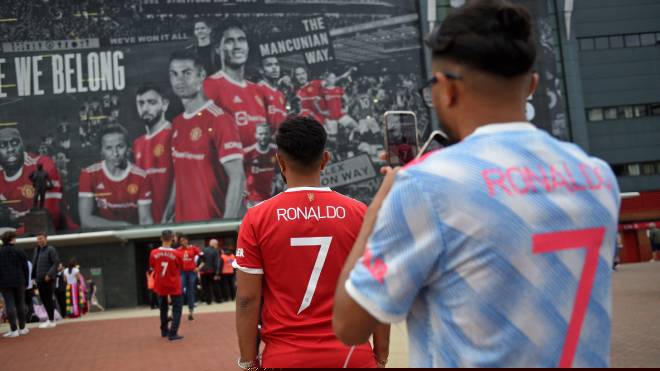 Quang cảnh bên ngoài khu vực sân Old Trafford