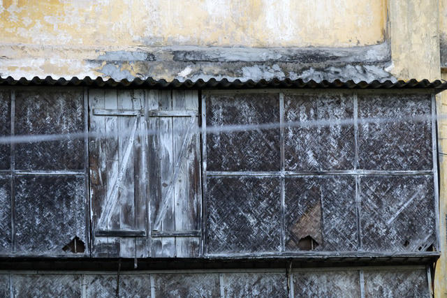 Cận cảnh cơi nới tại tầng 2 tòa nhà E4 Thành Công.