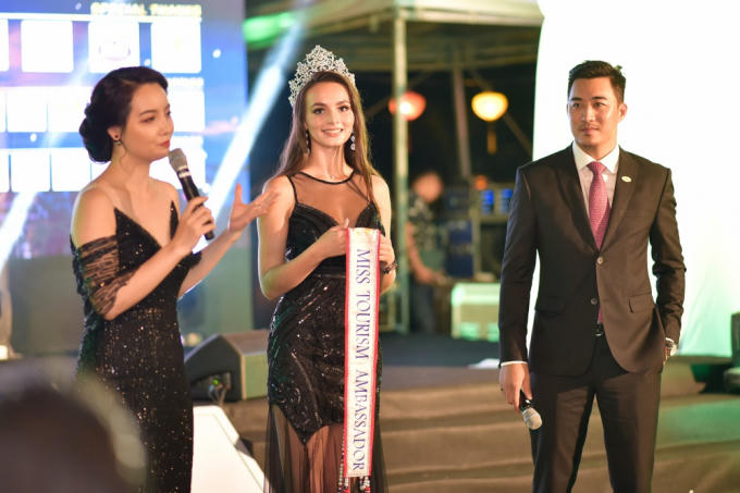 Mai Thu Huyền và Hoa hậu Nga.