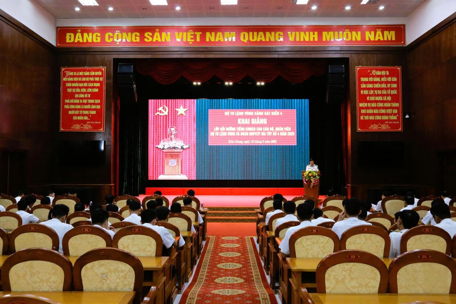 Quang cảnh buổi khai giảng
