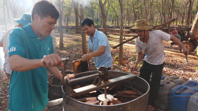 Đều tay quay mật