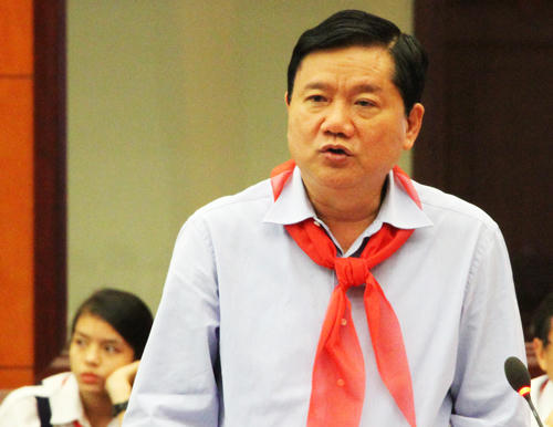 Ông Đinh La Thăng phát biểu trong buổi gặp gỡ sáng nay. Ảnh: Mạnh Tùng