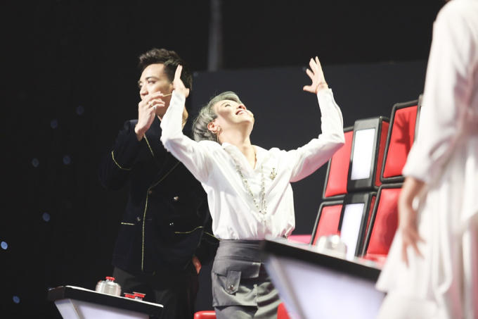 N&uacute;t chặn xuất hiện, Hồ Ho&agrave;i Anh 'chặt ch&eacute;m' cả Soobin Ho&agrave;ng Sơn lẫn Bảo Anh - Khắc Hưng