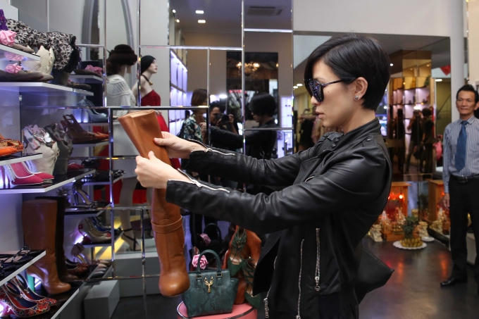 Cô tỏ ra khá thích thú