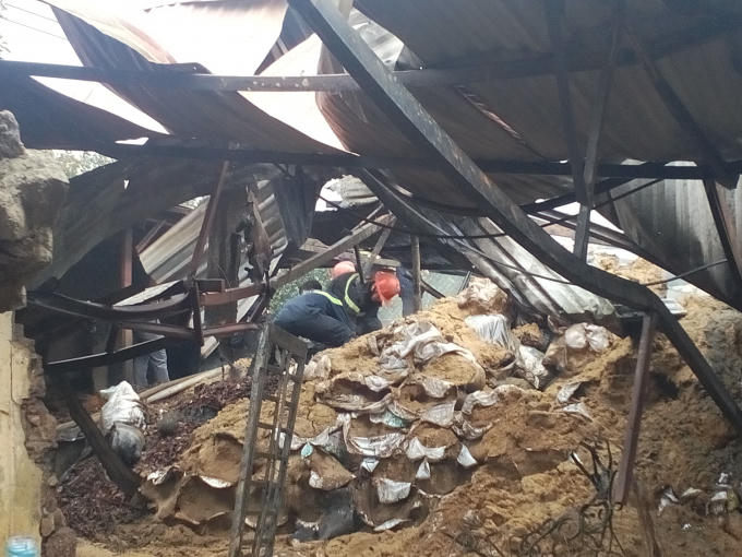Lực lượng chức năng phải huy động tối đa lực lượng để chữa cháy và cứu hộ.