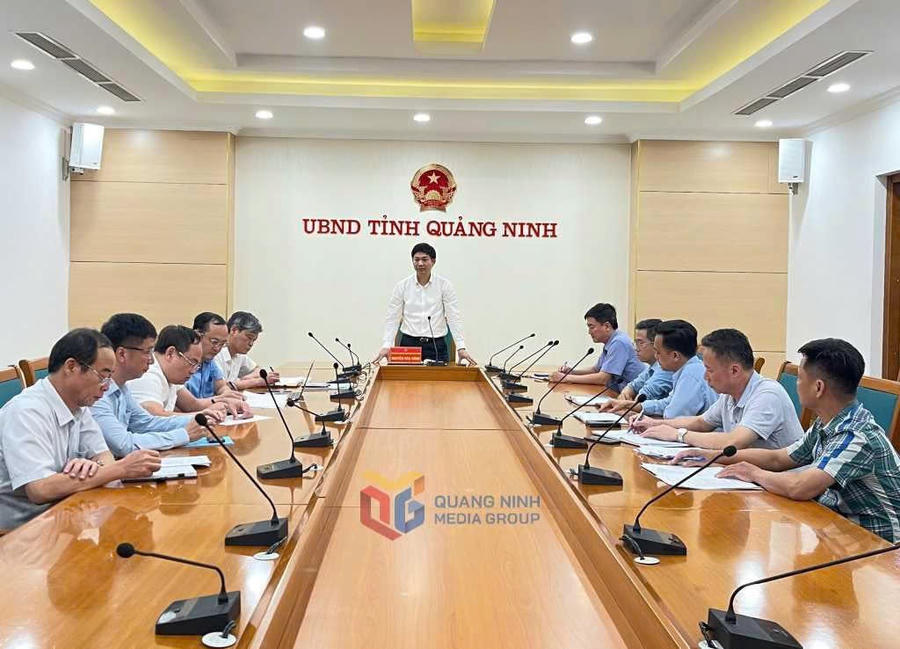 Ông Nguyễn Văn Công - Phó Chủ tịch UBND tỉnh Quảng Ninh phát biểu tại cuộc họp. (Ảnh: Hoàng Nga)