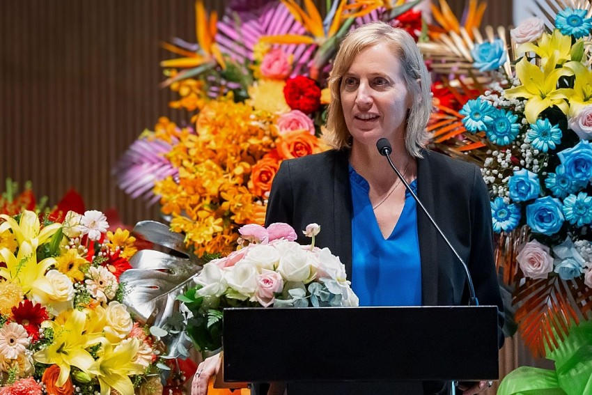 Tổng lãnh sự Hoa Kỳ Susan Burns cho biết hợp tác giữa VNVC và Pfizer đánh dấu một cột mốc quan trọng trong quan hệ đối tác ngày càng phát triển giữa Hoa Kỳ và Việt Nam. Ảnh: Hữu Luận