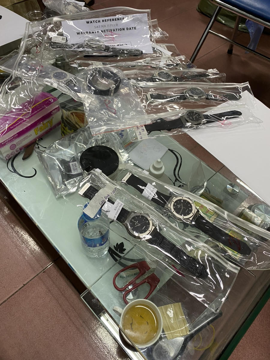 Hiện, Đội Quản lý thị trường số 17 (Cục Quản lý thị trường Hà Nội) đã tạm giữ toàn bộ số đồng hồ trên, để tiếp tục xác minh, làm rõ theo đúng quy định của pháp luật.