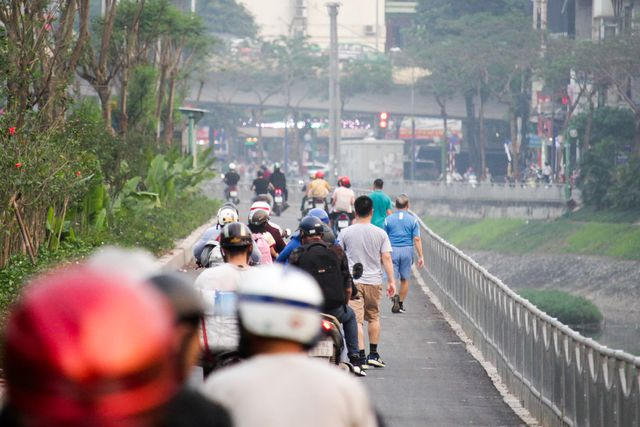 Có ai nói rằng đây là con đường dành riêng cho người đi bộ?