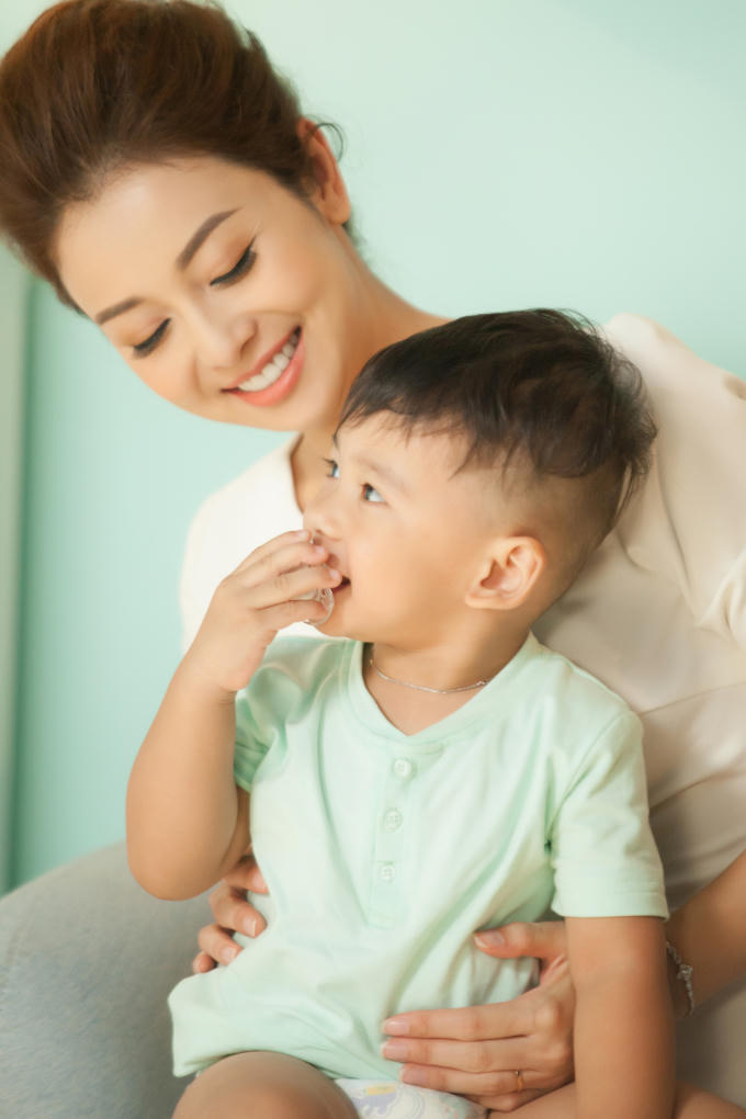 Tuy đã 3 lần sinh con nhưng Jennifer Phạm vẫn sở hữu vóc dáng thon thả đáng ngưỡng mộ.