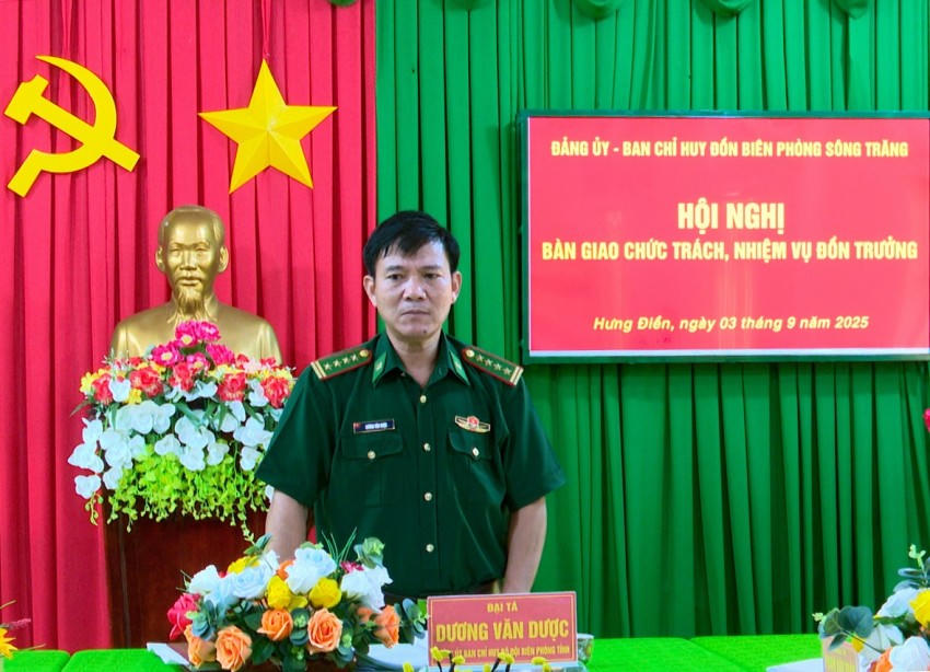 Đại tá Dương Văn Dược - Bí thư Đảng ủy, Chính ủy Ban Chỉ huy BĐBP Tây Ninh phát biểu chỉ đạo tại Đồn Biên phòng Sông Trăng. Ảnh: Luận Quân