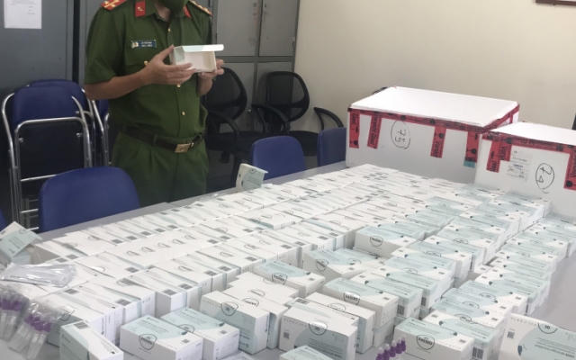 Phát hiện gần 1.000 bộ test nhanh virus SARS-COV-2 nhập lậu