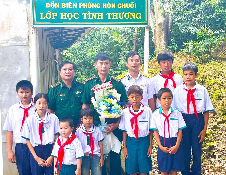 Thầy và trò lớp học trên đảo Hòn Chuối – khúc ca thầm lặng giữa trùng khơi.