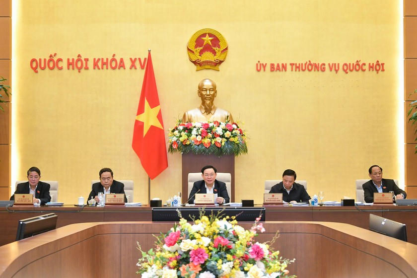 chu-tich-quoc-hoi-chu-tri-phien-hop-anh-pham-thang-9119-3307