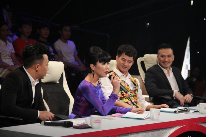 Hội đồng bình luận.